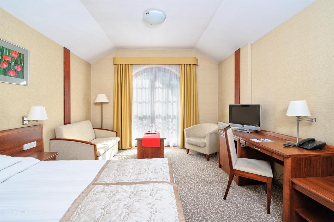 Centuria Hotel & Natural Spa ออกรอเจียเนียซ ภายนอก รูปภาพ