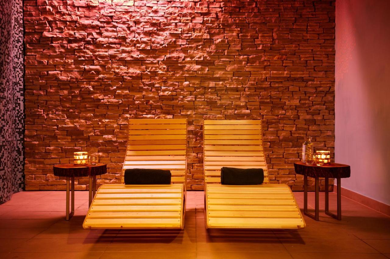 Centuria Hotel & Natural Spa ออกรอเจียเนียซ ภายนอก รูปภาพ