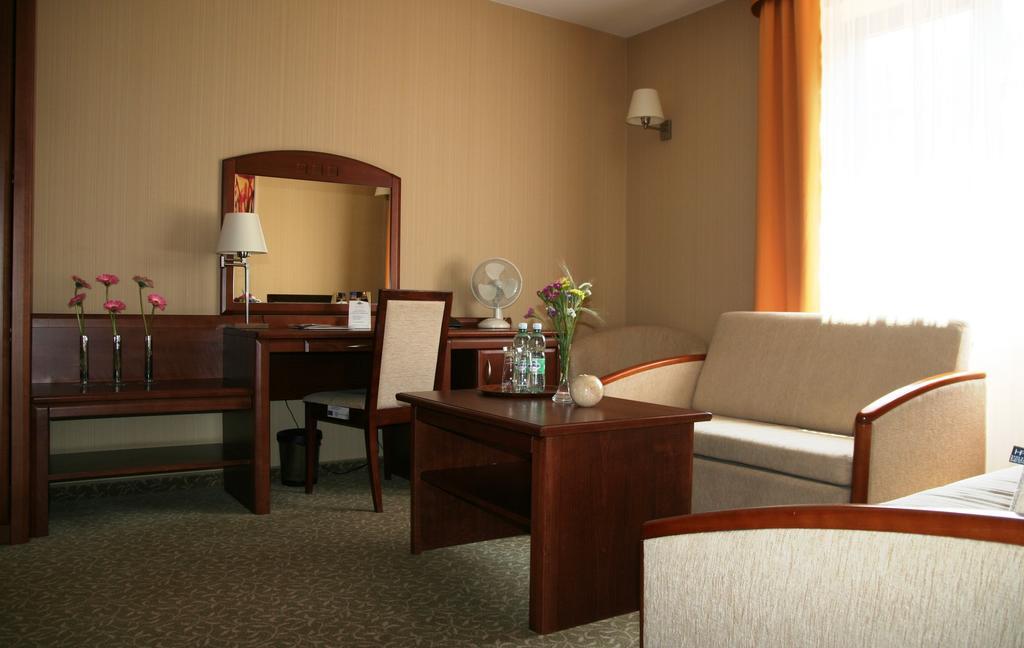 Centuria Hotel & Natural Spa ออกรอเจียเนียซ ห้อง รูปภาพ