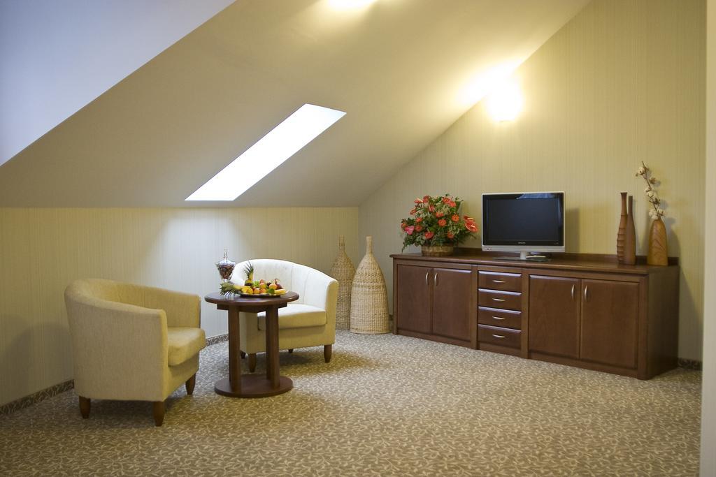 Centuria Hotel & Natural Spa ออกรอเจียเนียซ ห้อง รูปภาพ