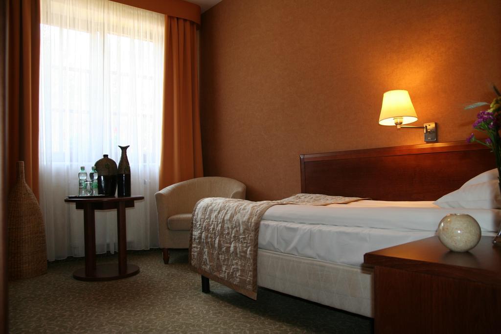 Centuria Hotel & Natural Spa ออกรอเจียเนียซ ห้อง รูปภาพ