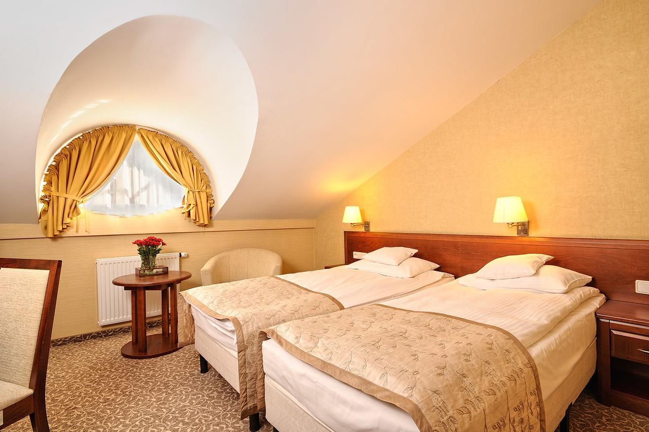 Centuria Hotel & Natural Spa ออกรอเจียเนียซ ภายนอก รูปภาพ
