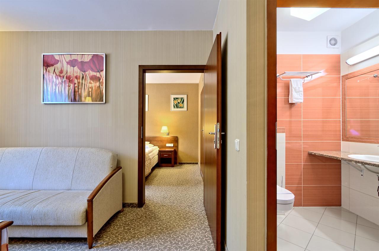 Centuria Hotel & Natural Spa ออกรอเจียเนียซ ภายนอก รูปภาพ