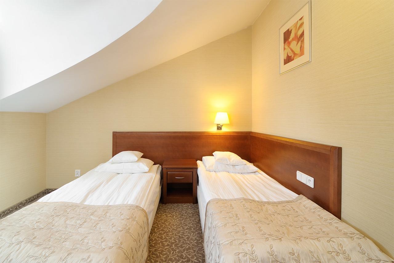 Centuria Hotel & Natural Spa ออกรอเจียเนียซ ภายนอก รูปภาพ