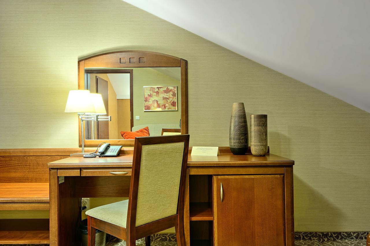 Centuria Hotel & Natural Spa ออกรอเจียเนียซ ภายนอก รูปภาพ