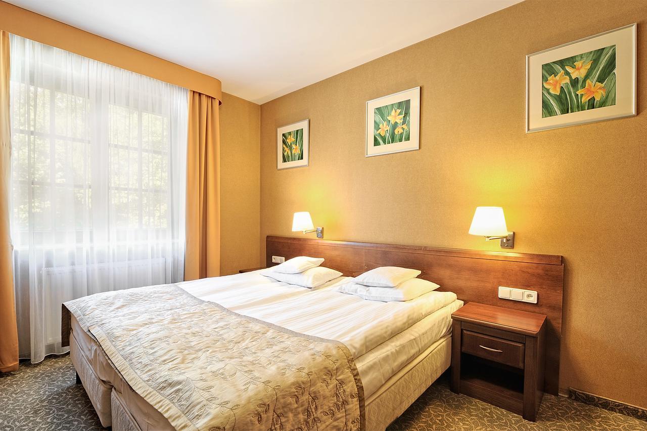 Centuria Hotel & Natural Spa ออกรอเจียเนียซ ภายนอก รูปภาพ